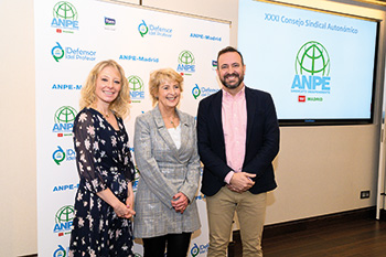 Sonia, vicepresidenta de ANPE; Carolina, presidenta de ANPE-Madrid y José Carlos Fernández, viceconsejero.